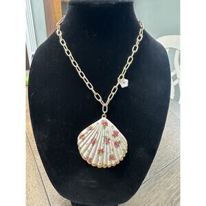 NWT Women’s BETSEY JOHNSON Shell Yeah Floral Pendant Chain Necklace Gold Tone